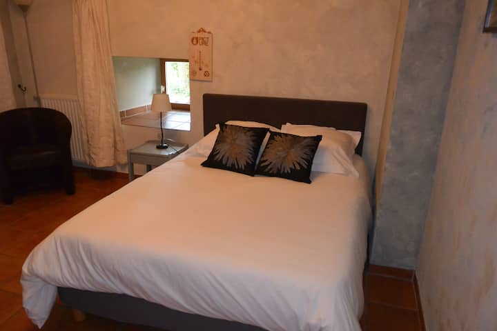 Chambre Riquet: Shower kuzama armchair na kitanda 160, mabadiliko mapema 2023. si picha