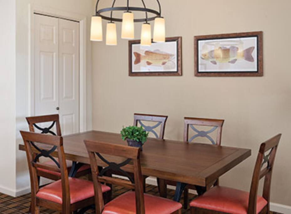 This picture does not show the specific unit being rented. The unit rented will be based on which units are available upon check-in. These pictures are meant to show the property and an example of the room style and décor.