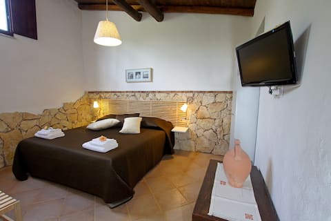 Authentic and rustic apartament close to Taormina