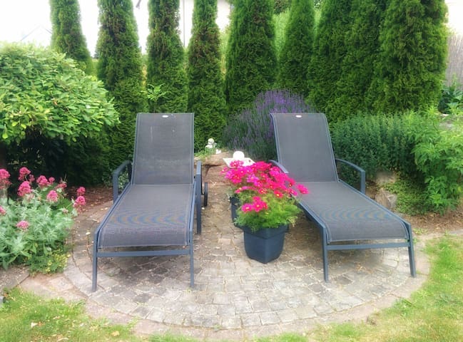 Hängehochbett mit eigenem Reich 