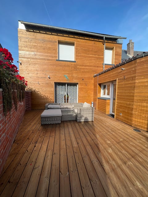 Cheerful townhouse with free parking