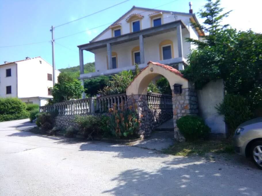 Benny house