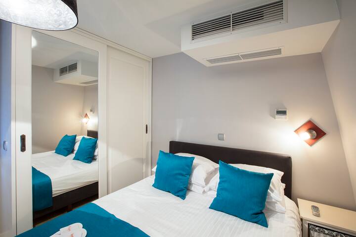 Karel Appel apartment with canal view + terrace gallery image 4