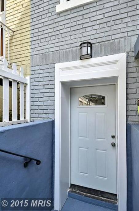 Private entry to lower unit
