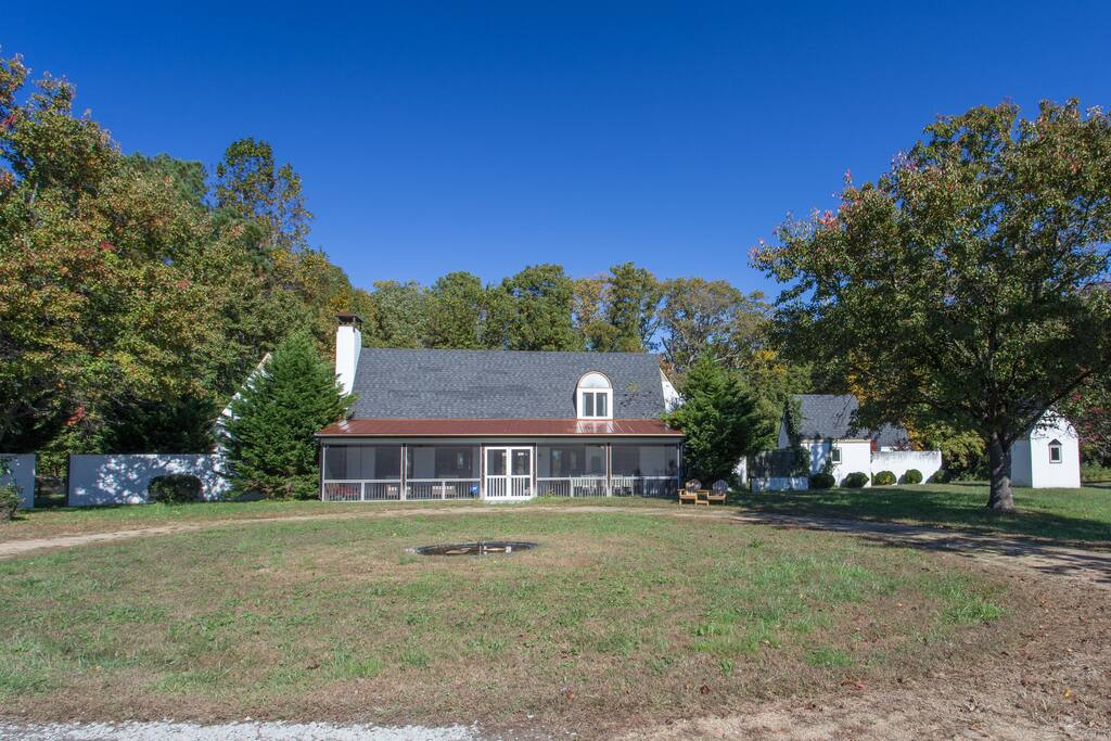 Charming English Country House on 23 acres with exclusive access to Lowery Creek