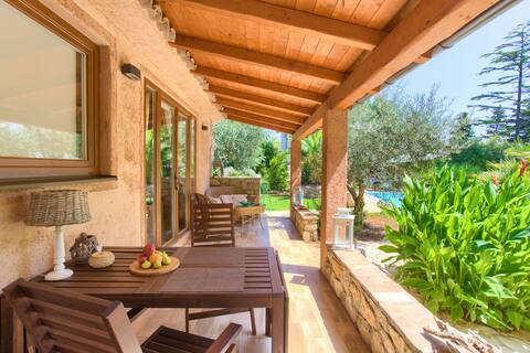 La Villetta - First Class location with big pool