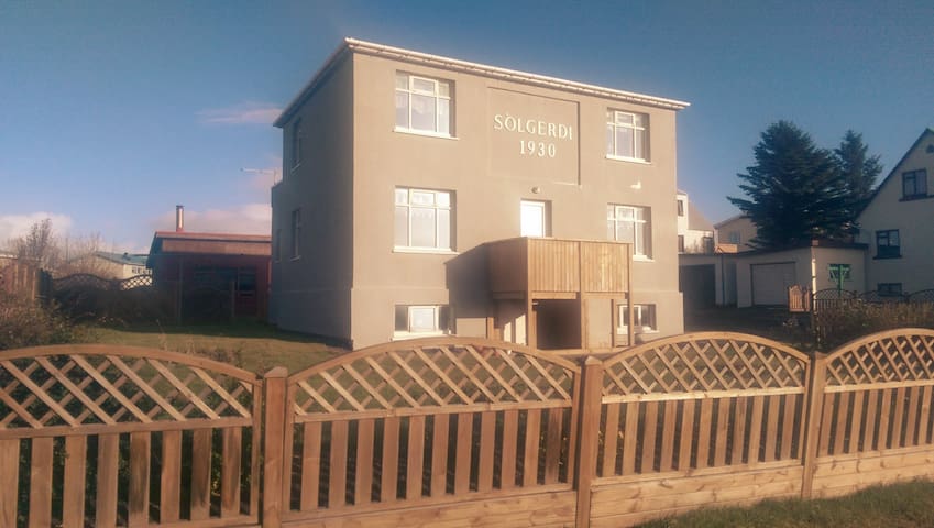 Room To Listen To in the Center of Höfn - Free Geothermal Pool Entrance