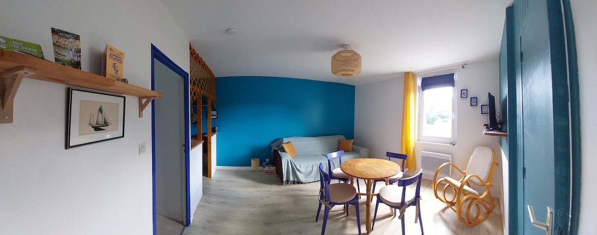 装修一新的明亮住宿体验