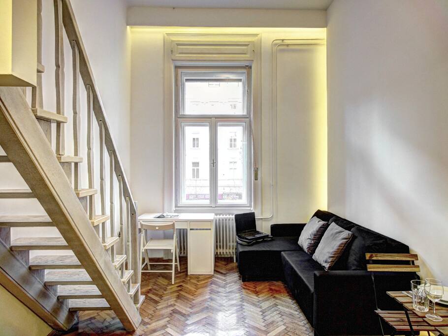 The living space can be transformed to accommodate 2 more guests