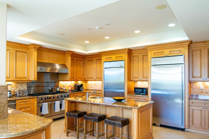 Tuscan Style Malibu Villa w/Pool, Spa, Ocean Views gallery image 3