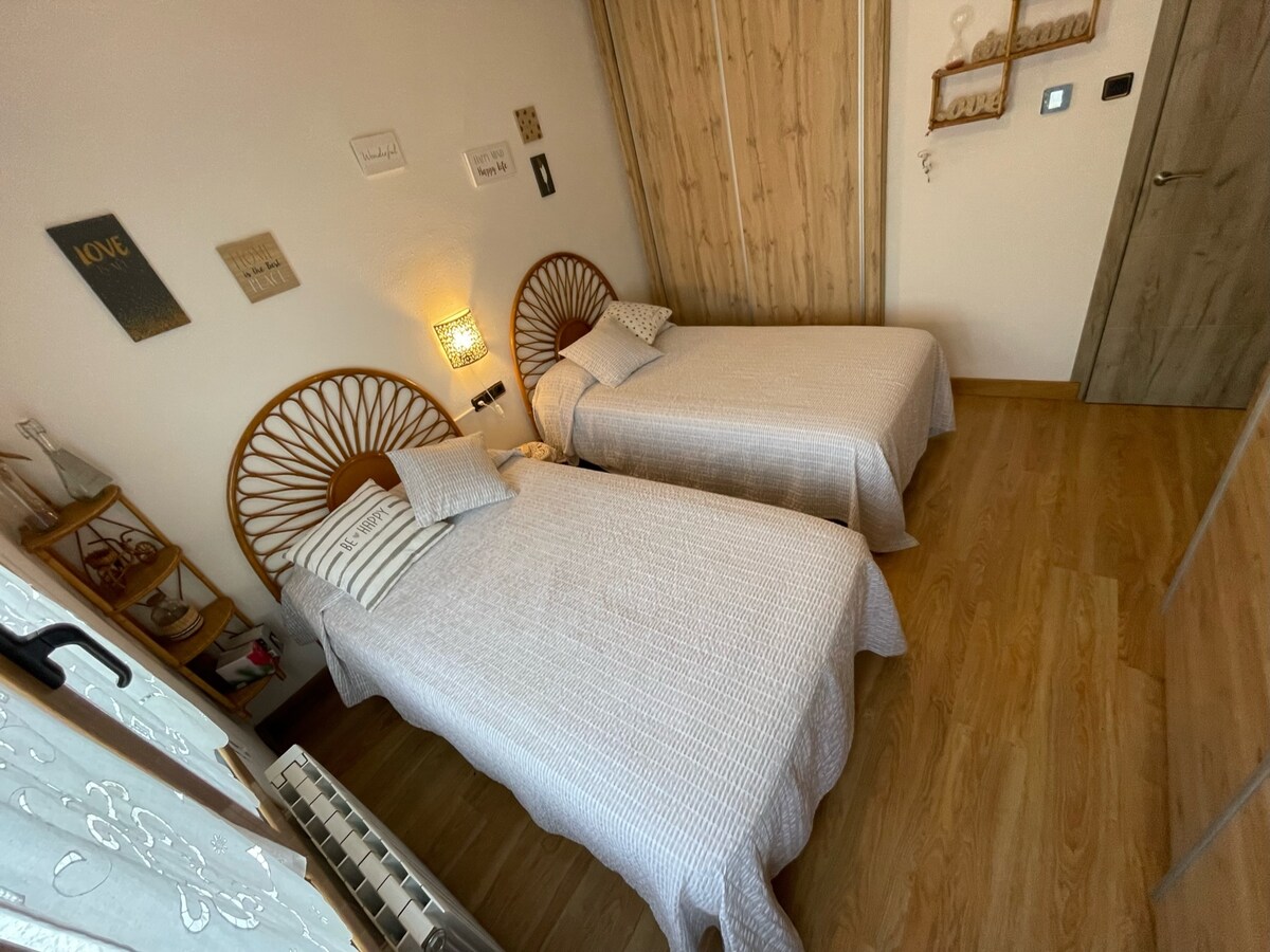 חדר שינה 5 עם 2 מיטות יחיד