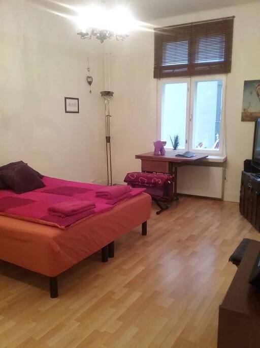 Main room with King size bed (160 cm) / makuuhuone