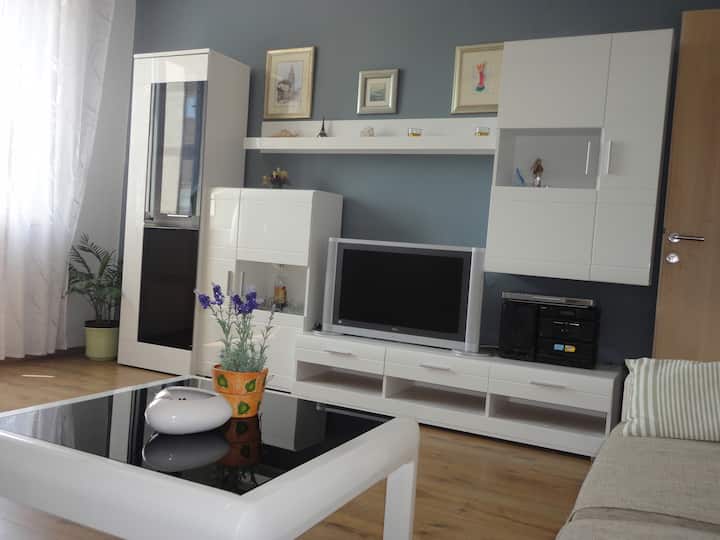 Apartment PORT VIEW *** 5 min from center of city