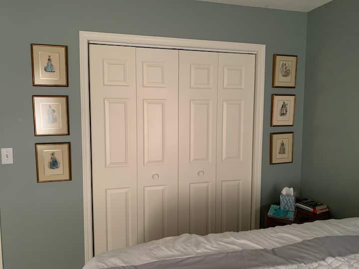 خزانة غرفة النوم الثالثة