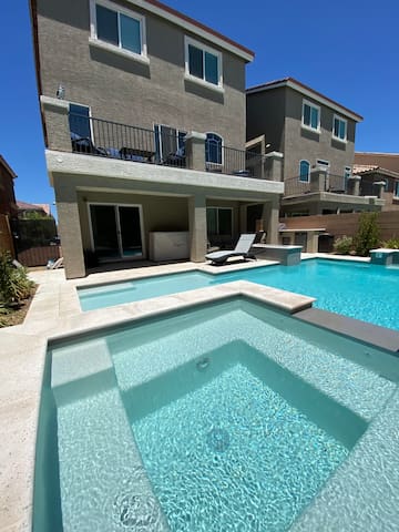 5 Bedroom Luxury Home with Pool/Spa &Entertainment