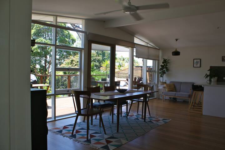 Sunny 4 bedroom retreat gallery image 5