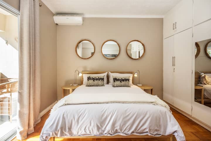 Aire acondicionado dentro del dormitorio principal. 