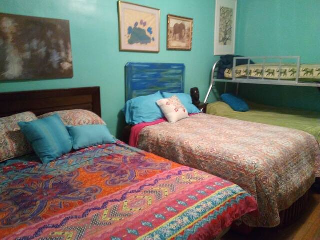 Friends & Fun ! Sleeps 12. Big Monthly Discount ! gallery image 2