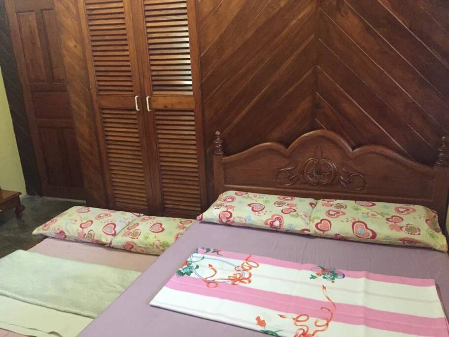 Pull-out bed and cabinet