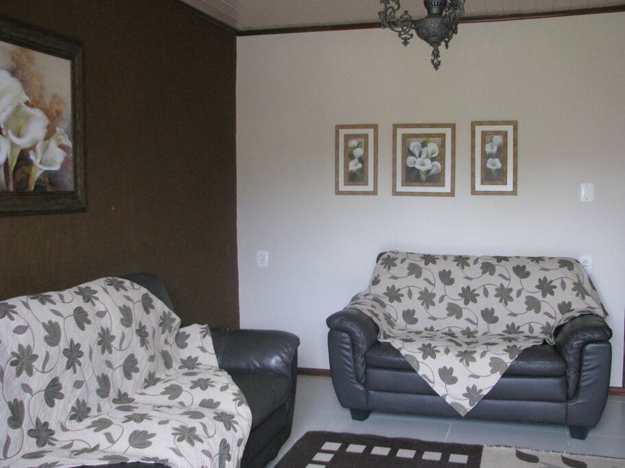 Visão ampla da sala.