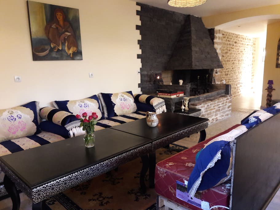 Grand salon Marocain avec sa cheminée