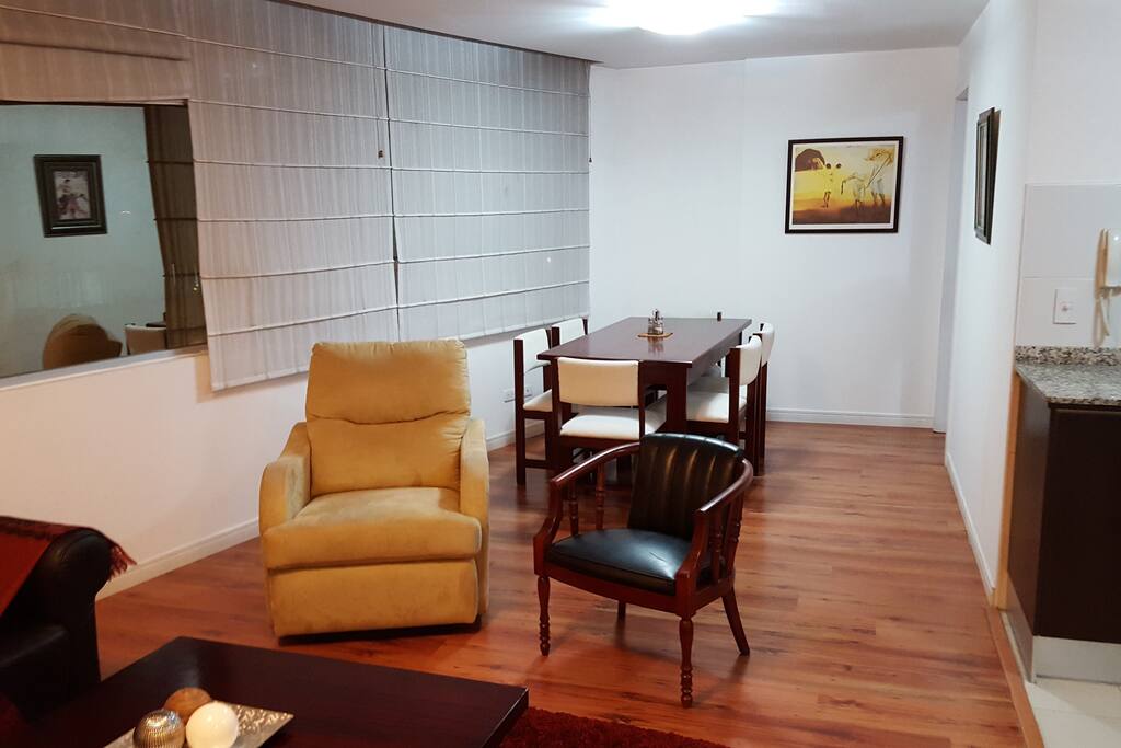 Comedor y sitio para trabajo con lapto