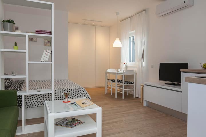 Cozy Studio 60m From Sea - Zadar