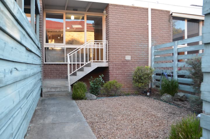 Cosy Melbourne Apartment - Essendon Fields Airport