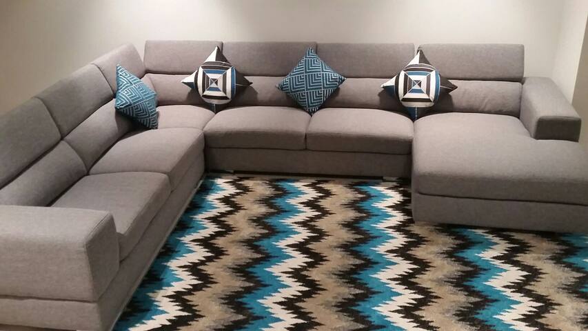 Luxurious Spacious St.Kilda Esplanade Apartment gallery image 4