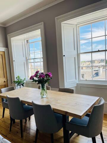 Spacious Georgian apartment in city centre gallery image 4