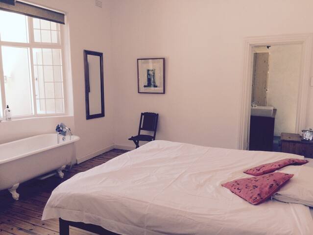 4bed family home, with solar +pizza +games room gallery image 5