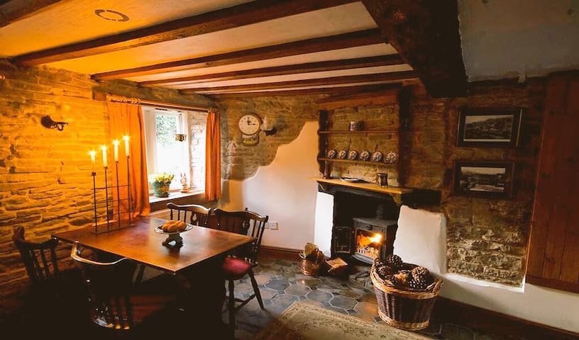 Romantic cosy holiday cottage (35% off weekly stay
