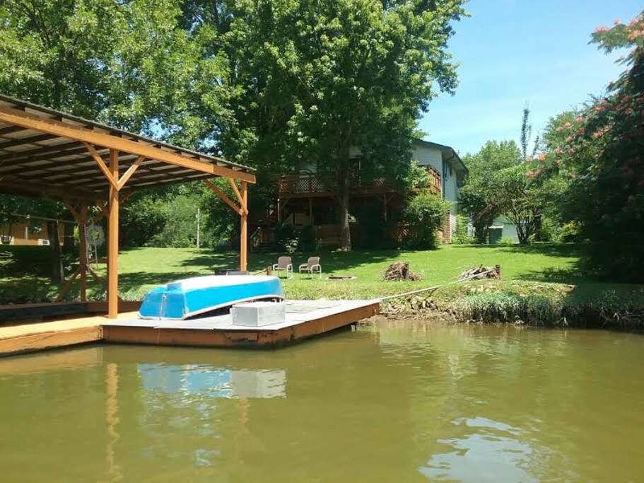 Riverside Retreat Lakefront on outskirts Nashville for Rent in
