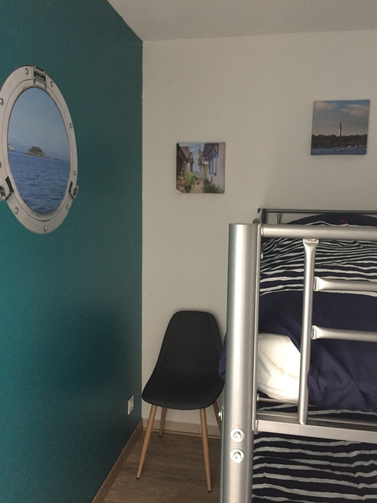 Habitación cabina con ropero y litera en 90/190 sin ventana 