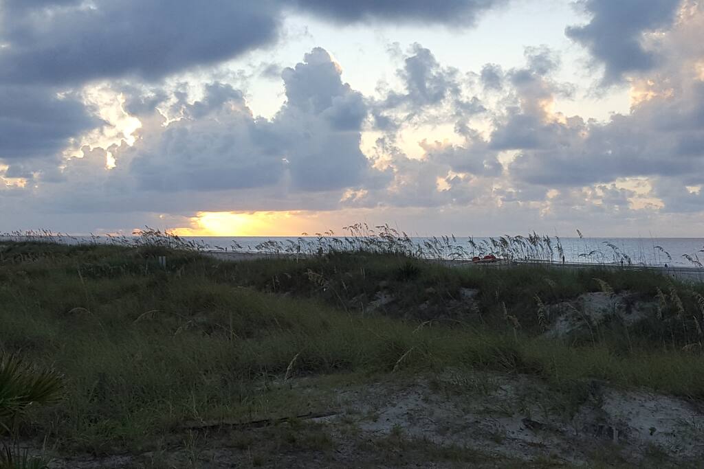 A walk to the beach takes only 5 minutes.