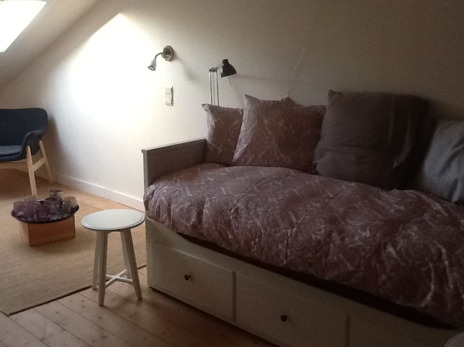 private room 2 - Tv - sleeps 2 - separate sitting space