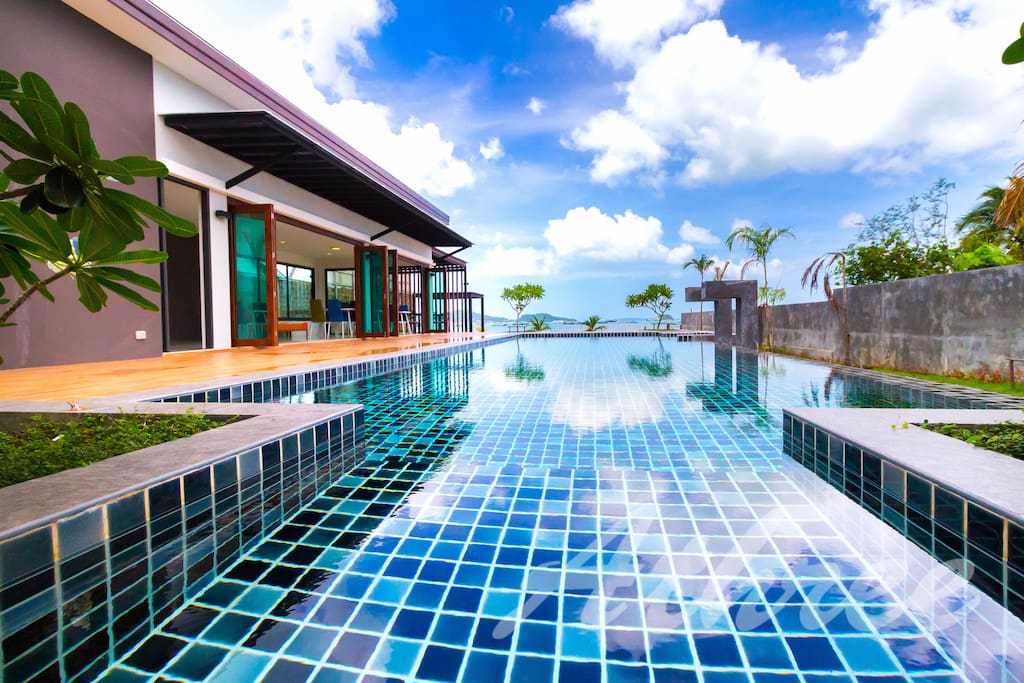 the pool and restaurant