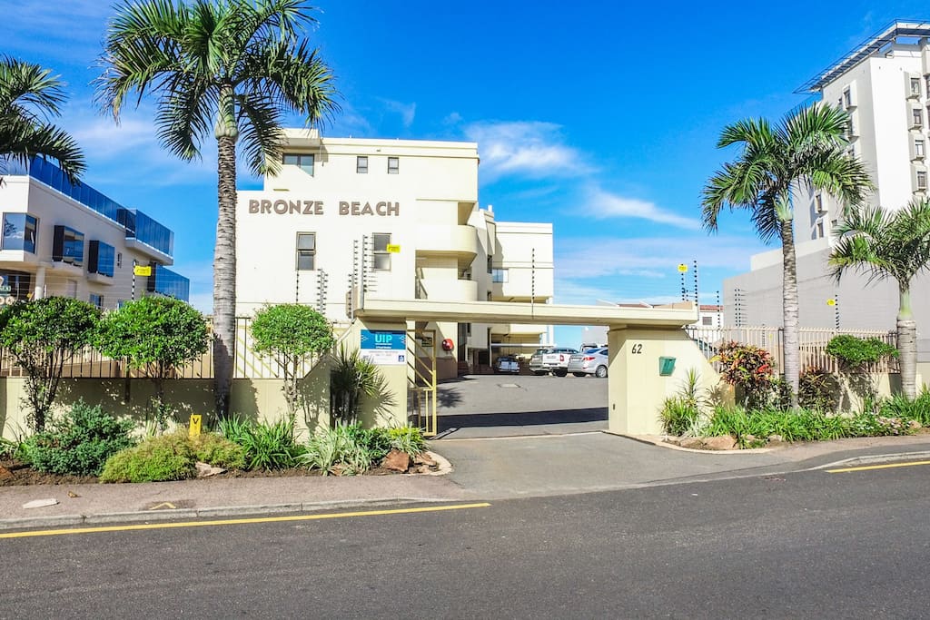 Popular Bronze Beach - Direct beach and promenade access