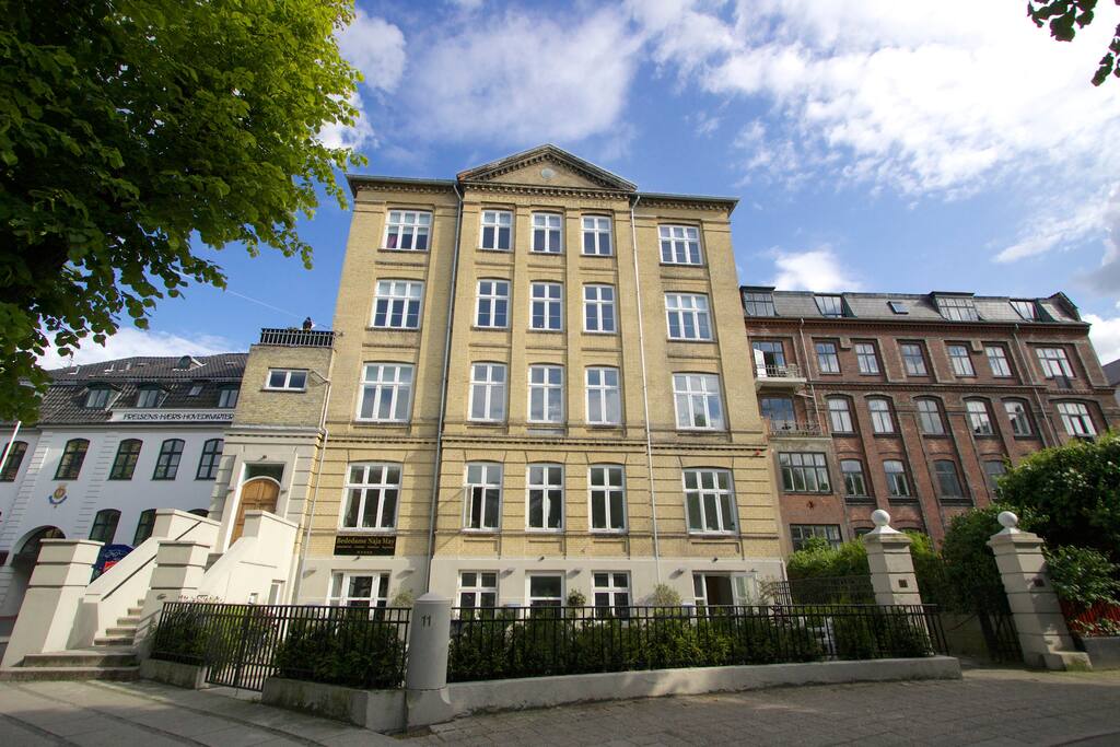 Building 19th Century