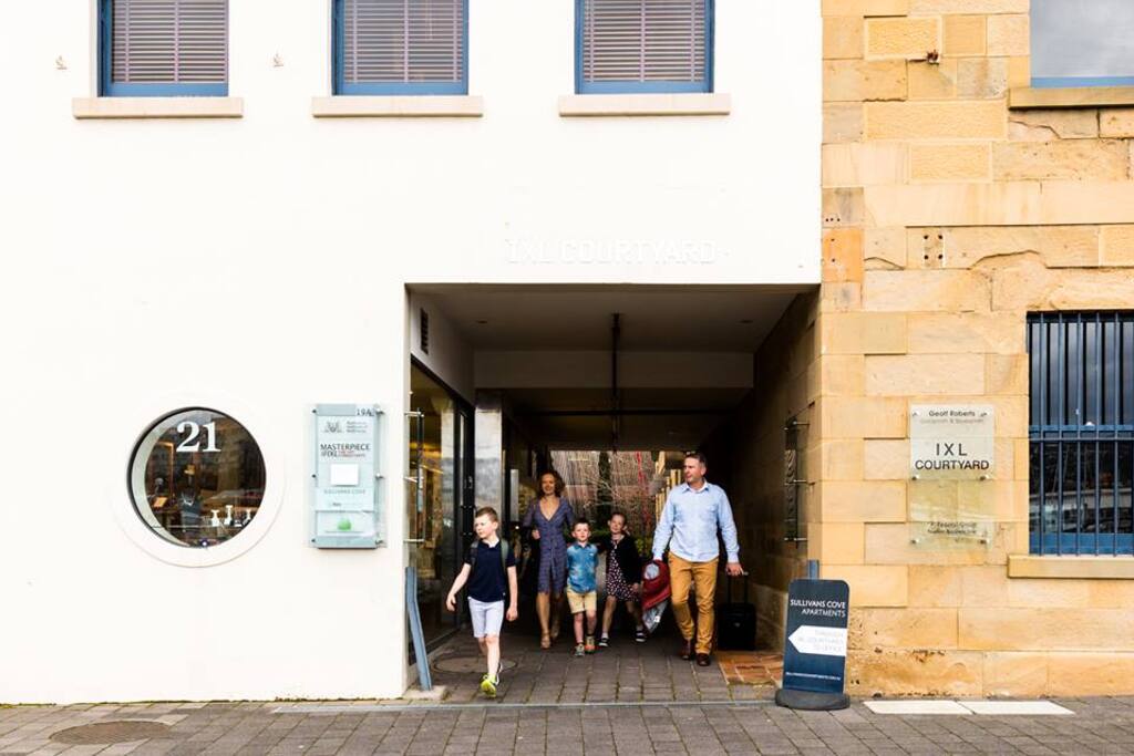 Hunter St - IXL Courtyard entrance
