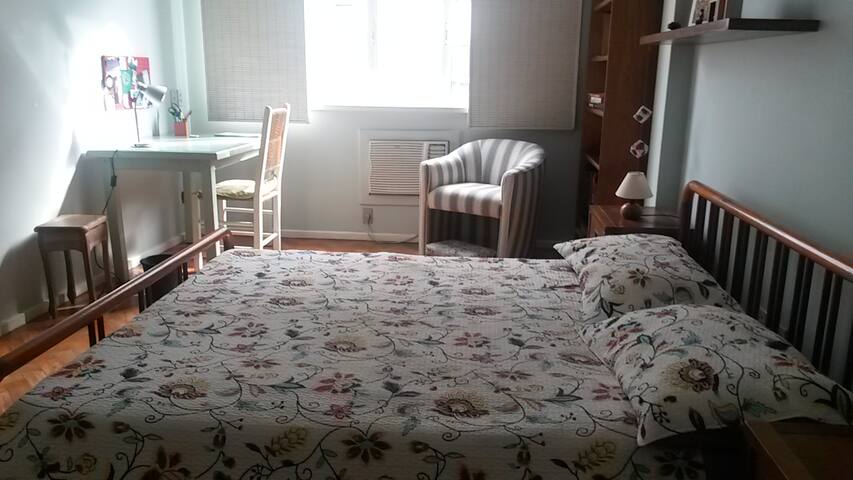 Late checkout. Quarto quadra da praia de Ipanema