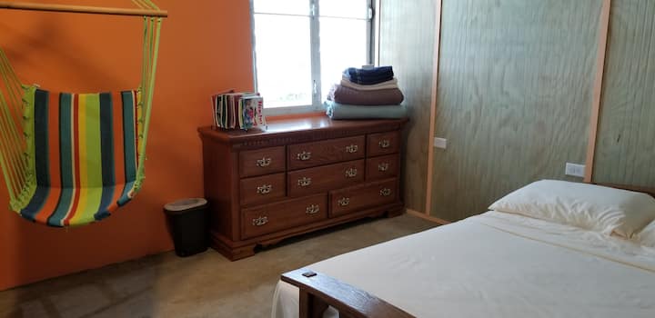 这个空间的每个人都可以使用抽屉。 