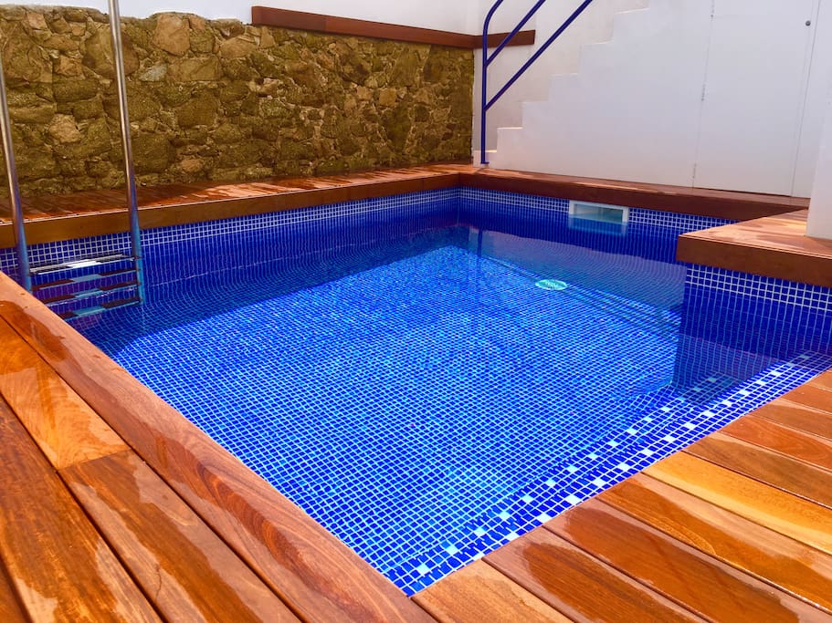 Detalle piscina + Escalera