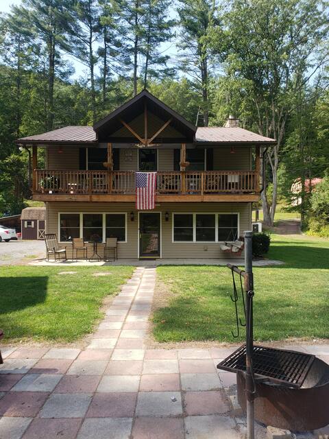 "Pine Creek Waterfront Home"
"Yogisrest"