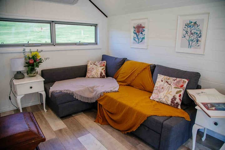 Двойно легло в салон 