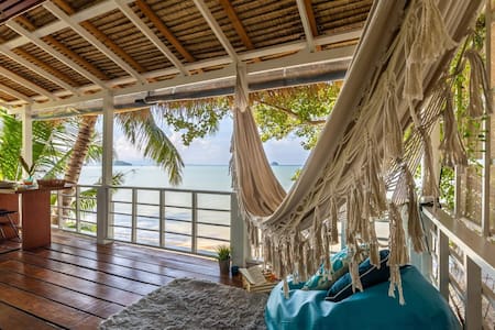 THE HATCH ❤️ Romantic Beach Front HIN KONG