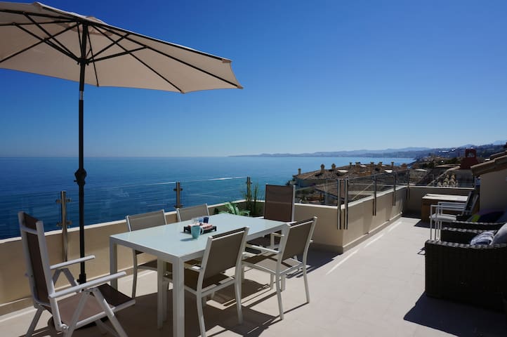 Penthouse w/"private" beach and SPA