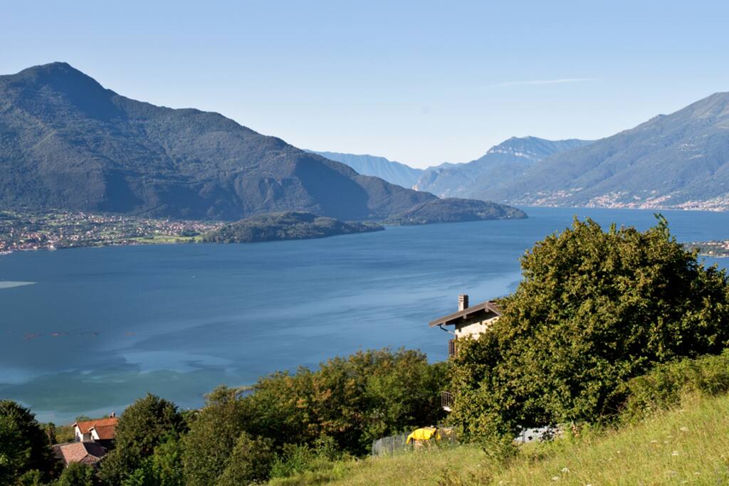 Vista dal giardino della casa - The view from the garden