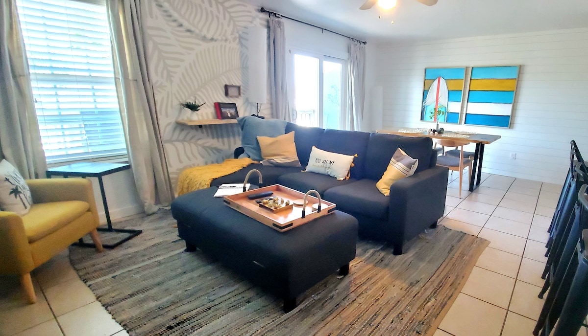Top Airbnb: Sunset Balcony and a Short Walk to the Beach! in Corpus Christi Coastal