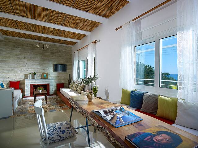 Beachfront Villa on Crete – Villa Charoupi gallery image 3